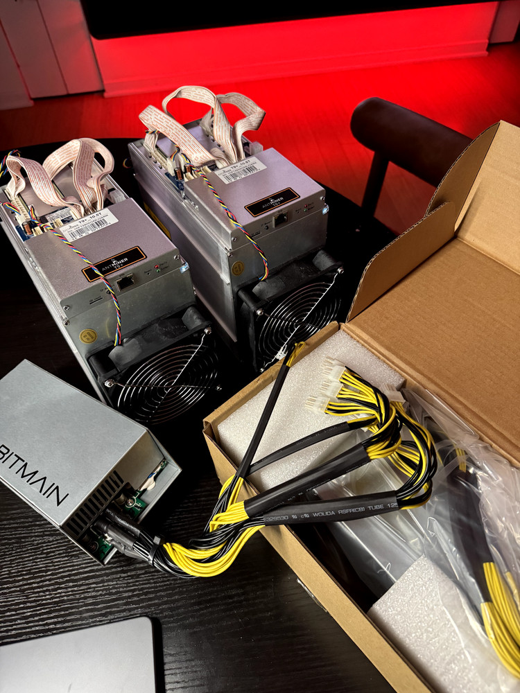 TWO Bitmain Antminer T9+ 10.5TH/s With PSUs. 1 BRAND NEW! 1 used for two hours!
