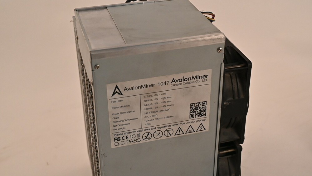 Canaan Avalon 1047 37TH/s Bitcoin Miner W/ PSU (USED)