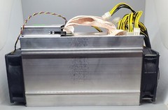 Bitmain Antminer L3+ 504Mh/s 800w ASIC LTC/DOGE Miner & Power Supply Working