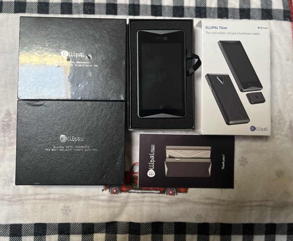 Ellipal Titan grey bundle that comes with two Mnemonic Metal. New condition!